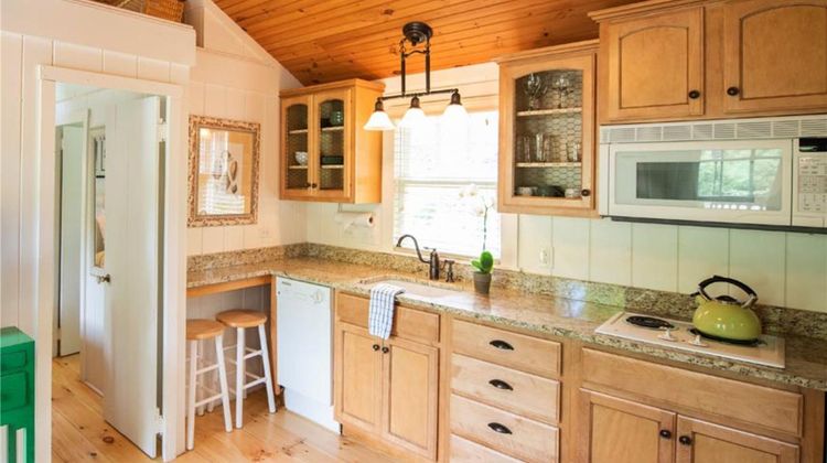 The Cottages at Cabot Cove Room