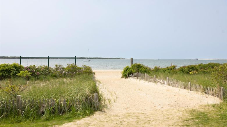 <b>Green Harbor Resort Beach</b>. Images powered by <a href="https://iceportal.shijigroup.com/" title="IcePortal" target="_blank">IcePortal</a>.