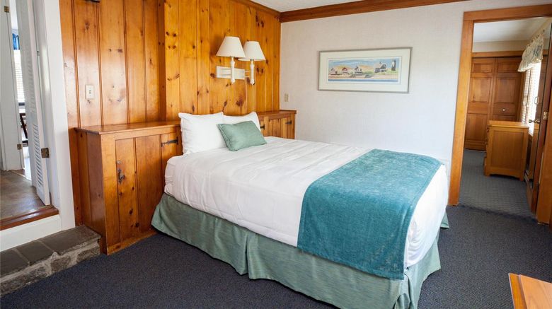 <b>Green Harbor Resort Room</b>. Images powered by <a href="https://iceportal.shijigroup.com/" title="IcePortal" target="_blank">IcePortal</a>.