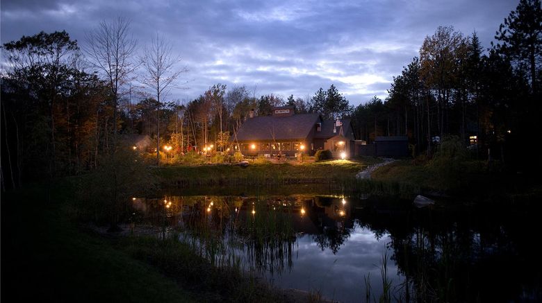 <b>Hidden Pond Restaurant</b>. Images powered by <a href="https://iceportal.shijigroup.com/" title="IcePortal" target="_blank">IcePortal</a>.