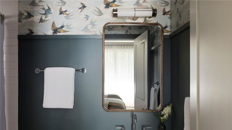 <b>Hidden Pond Room</b>. Images powered by <a href="https://iceportal.shijigroup.com/" title="IcePortal" target="_blank">IcePortal</a>.