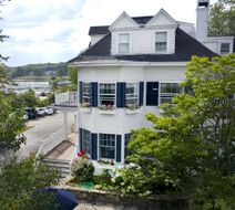 Kennebunkport Inn Exterior