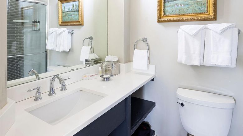 <b>Kennebunkport Inn Suite</b>. Images powered by <a href="https://iceportal.shijigroup.com/" title="IcePortal" target="_blank">IcePortal</a>.