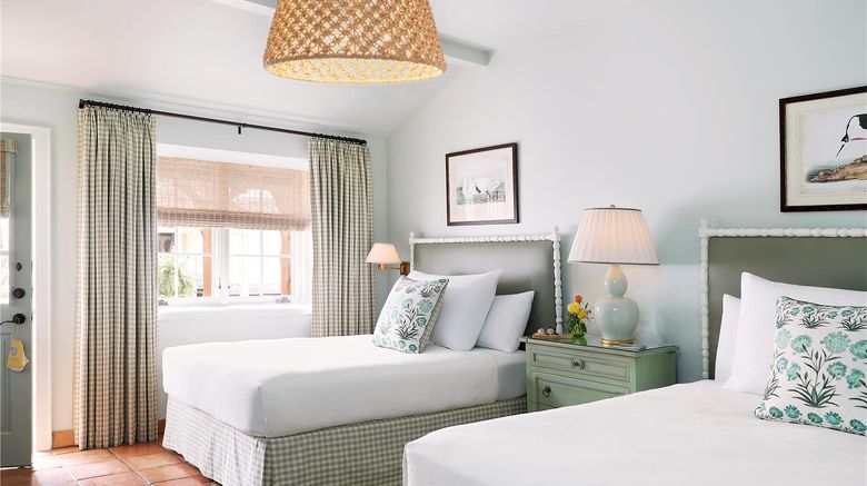 <b>Lake Austin Spa Resort Room</b>. Images powered by <a href="https://iceportal.shijigroup.com/" title="IcePortal" target="_blank">IcePortal</a>.