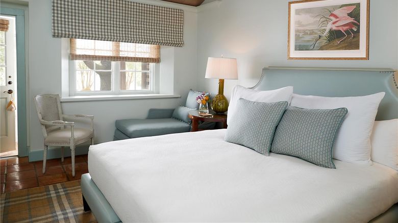 <b>Lake Austin Spa Resort Suite</b>. Images powered by <a href="https://iceportal.shijigroup.com/" title="IcePortal" target="_blank">IcePortal</a>.