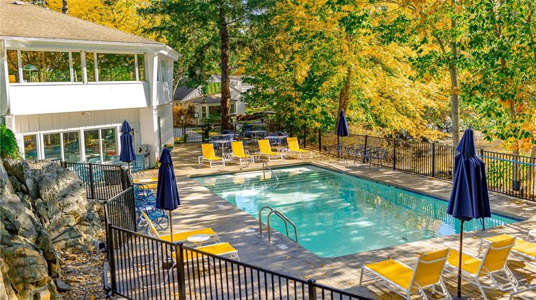 <b>The Lodge on the Cove Pool</b>. Images powered by <a href="https://iceportal.shijigroup.com/" title="IcePortal" target="_blank">IcePortal</a>.