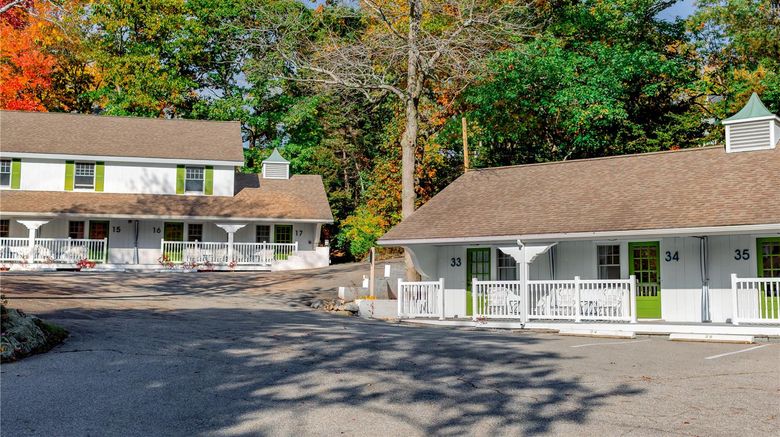<b>The Lodge on the Cove Exterior</b>. Images powered by <a href="https://iceportal.shijigroup.com/" title="IcePortal" target="_blank">IcePortal</a>.