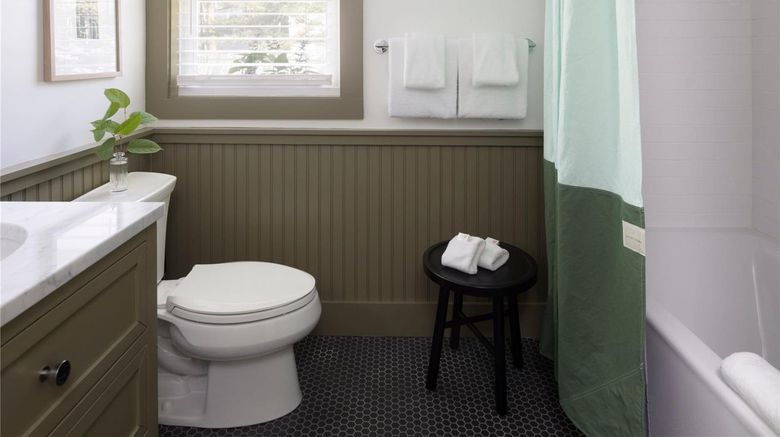 <b>The Lodge on the Cove Room</b>. Images powered by <a href="https://iceportal.shijigroup.com/" title="IcePortal" target="_blank">IcePortal</a>.