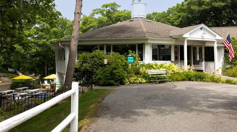 <b>The Lodge on the Cove Exterior</b>. Images powered by <a href="https://iceportal.shijigroup.com/" title="IcePortal" target="_blank">IcePortal</a>.