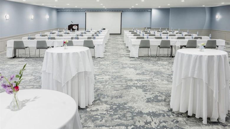 <b>Red Jacket Beach Resort Ballroom</b>. Images powered by <a href="https://iceportal.shijigroup.com/" title="IcePortal" target="_blank">IcePortal</a>.