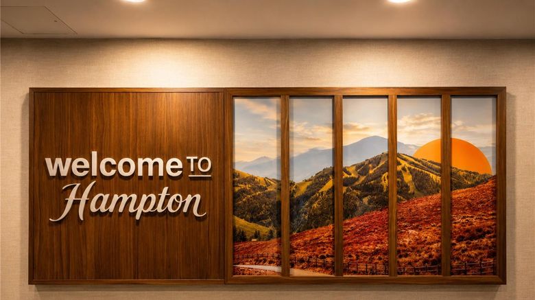 <b>Hampton Inn Sun Valley Lobby</b>. Images powered by <a href="https://iceportal.shijigroup.com/" title="IcePortal" target="_blank">IcePortal</a>.