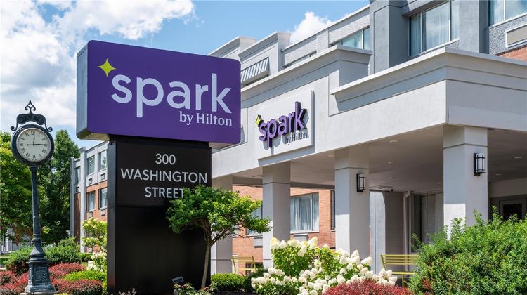 Spark by Hilton Watertown Exterior