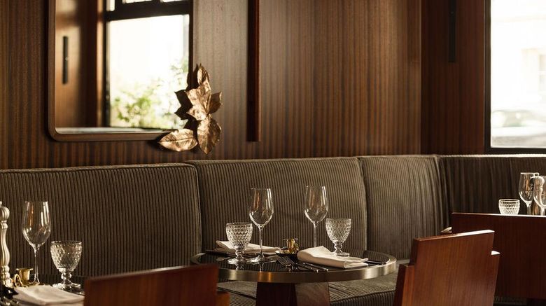 <b>Hotel des Grands Voyageurs Restaurant</b>. Images powered by <a href="https://iceportal.shijigroup.com/" title="IcePortal" target="_blank">IcePortal</a>.
