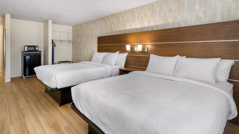 <b>Baldwin Inn & Suites, SureStay Collectio Room</b>. Images powered by <a href="https://iceportal.shijigroup.com/" title="IcePortal" target="_blank">IcePortal</a>.