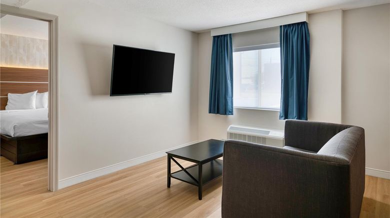 <b>Baldwin Inn & Suites, SureStay Collectio Suite</b>. Images powered by <a href="https://iceportal.shijigroup.com/" title="IcePortal" target="_blank">IcePortal</a>.