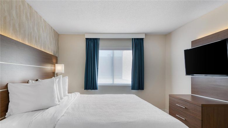 <b>Baldwin Inn & Suites, SureStay Collectio Suite</b>. Images powered by <a href="https://iceportal.shijigroup.com/" title="IcePortal" target="_blank">IcePortal</a>.