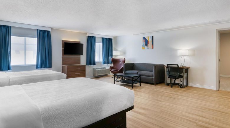 <b>Baldwin Inn & Suites, SureStay Collectio Room</b>. Images powered by <a href="https://iceportal.shijigroup.com/" title="IcePortal" target="_blank">IcePortal</a>.