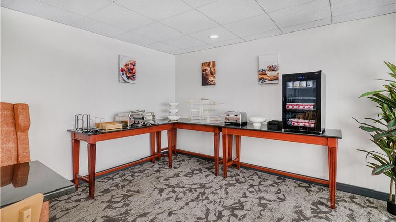 <b>Baldwin Inn & Suites, SureStay Collectio Restaurant</b>. Images powered by <a href="https://iceportal.shijigroup.com/" title="IcePortal" target="_blank">IcePortal</a>.