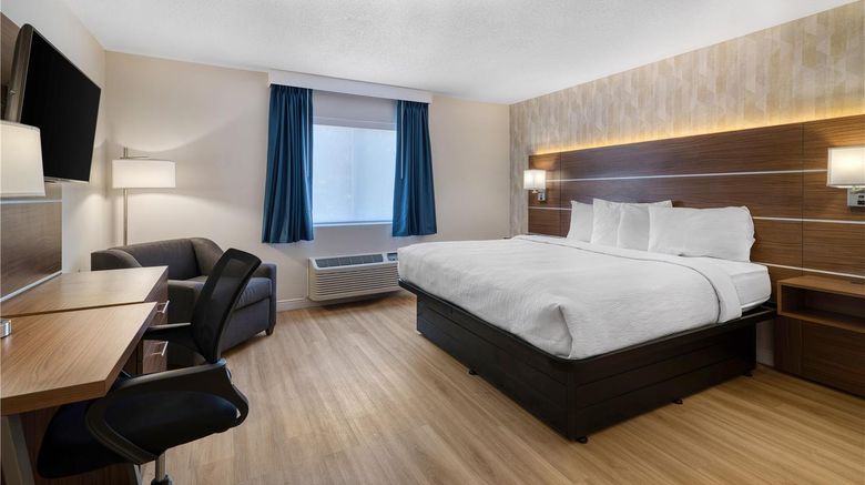 <b>Baldwin Inn & Suites, SureStay Collectio Room</b>. Images powered by <a href="https://iceportal.shijigroup.com/" title="IcePortal" target="_blank">IcePortal</a>.