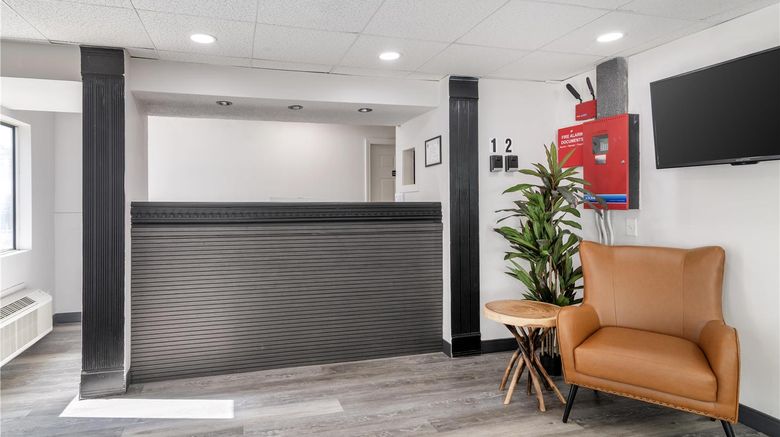 <b>Baldwin Inn & Suites, SureStay Collectio Lobby</b>. Images powered by <a href="https://iceportal.shijigroup.com/" title="IcePortal" target="_blank">IcePortal</a>.