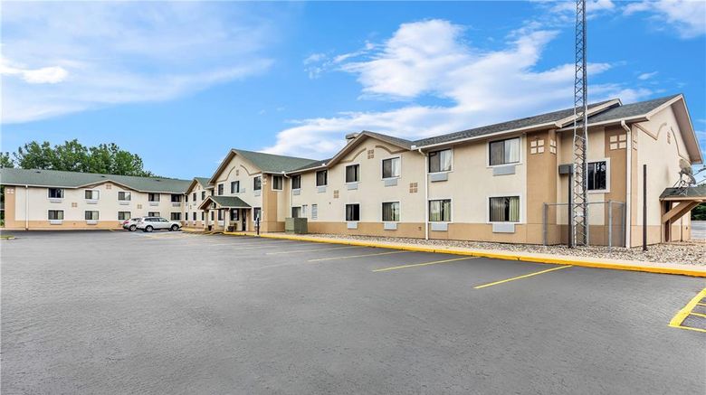 <b>Super 8 Howe Exterior</b>. Images powered by <a href="https://iceportal.shijigroup.com/" title="IcePortal" target="_blank">IcePortal</a>.