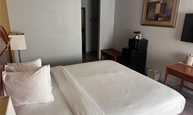 Americas Best Value Inn Hayward Room