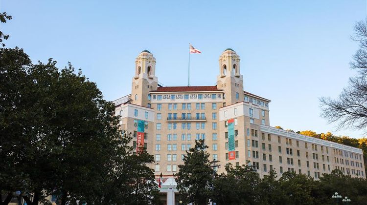 Arlington Resort Hotel & Spa Exterior