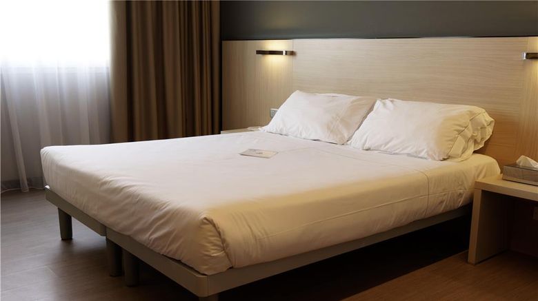 <b>Aries Hotel Vicenza Room</b>. Images powered by <a href="https://iceportal.shijigroup.com/" title="IcePortal" target="_blank">IcePortal</a>.