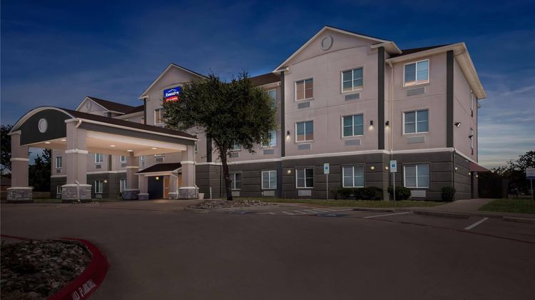 Quality Inn & Suites Marlin Exterior