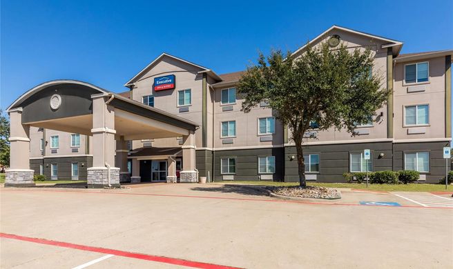 Quality Inn & Suites Marlin Exterior