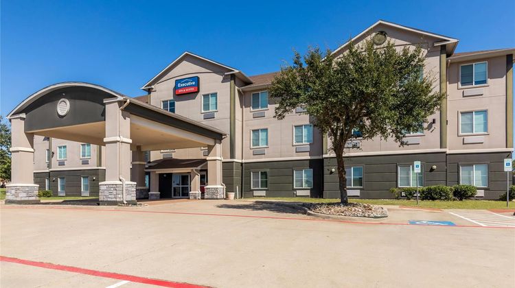Quality Inn & Suites Marlin Exterior