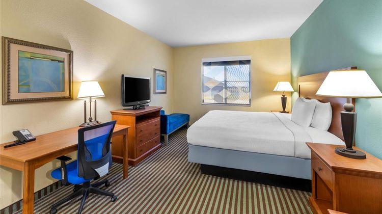 Quality Inn & Suites Marlin Suite