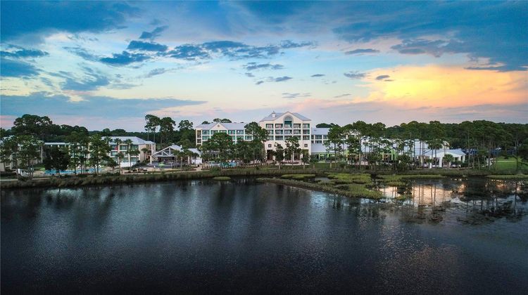 Hilton Vacation Club Bayside Resort Exterior