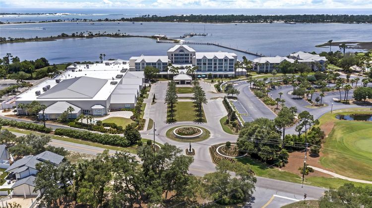 Hilton Vacation Club Bayside Resort Exterior