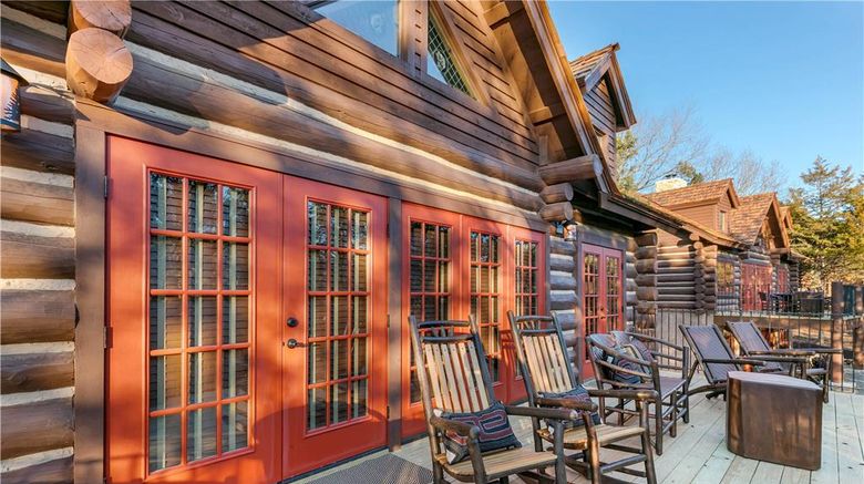 <b>Hilton Grnd Vac Clb Wilderness Big Cedar Room</b>. Images powered by <a href="https://iceportal.shijigroup.com/" title="IcePortal" target="_blank">IcePortal</a>.