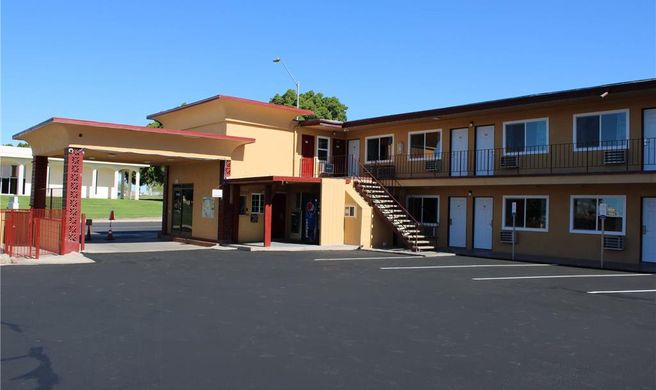 Rega Lodge Motel Exterior