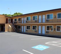 Rega Lodge Motel Exterior