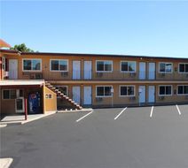 Rega Lodge Motel Exterior