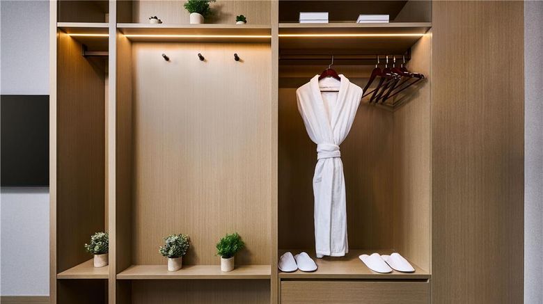 <b>The George Manhattan Tapestry Collection Room</b>. Images powered by <a href="https://iceportal.shijigroup.com/" title="IcePortal" target="_blank">IcePortal</a>.