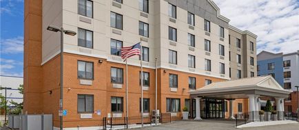 Country Inn & Suites by Radisson, Staten Exterior