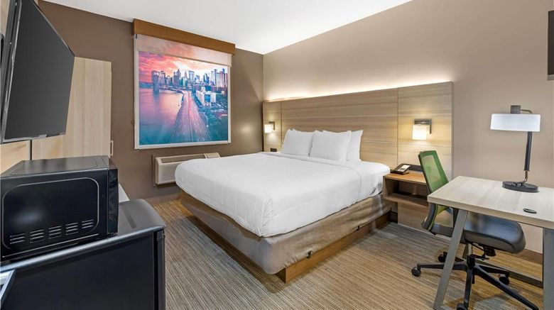 <b>Country Inn & Suites by Radisson, Staten Room</b>. Images powered by <a href="https://iceportal.shijigroup.com/" title="IcePortal" target="_blank">IcePortal</a>.
