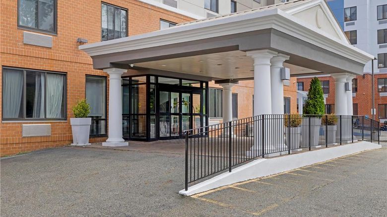 <b>Country Inn & Suites by Radisson, Staten Exterior</b>. Images powered by <a href="https://iceportal.shijigroup.com/" title="IcePortal" target="_blank">IcePortal</a>.