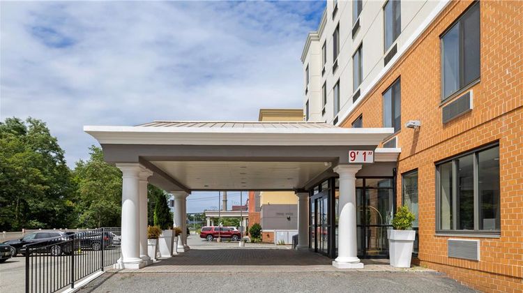 Country Inn & Suites by Radisson, Staten Exterior