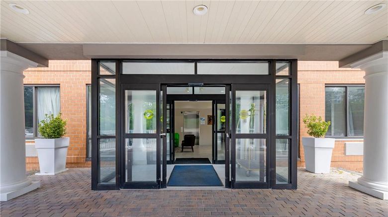 <b>Country Inn & Suites by Radisson, Staten Exterior</b>. Images powered by <a href="https://iceportal.shijigroup.com/" title="IcePortal" target="_blank">IcePortal</a>.