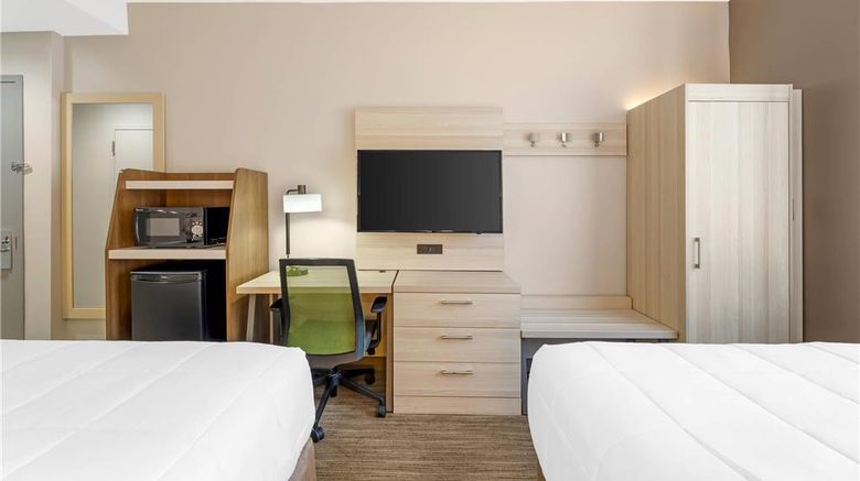 <b>Country Inn & Suites by Radisson, Staten Room</b>. Images powered by <a href="https://iceportal.shijigroup.com/" title="IcePortal" target="_blank">IcePortal</a>.