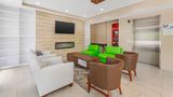 <b>Country Inn & Suites by Radisson, Staten Lobby</b>. Images powered by <a href="https://iceportal.shijigroup.com/" title="IcePortal" target="_blank">IcePortal</a>.