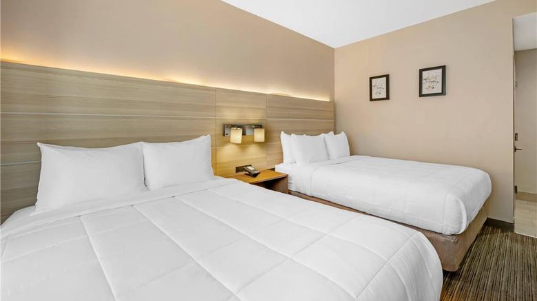<b>Country Inn & Suites by Radisson, Staten Room</b>. Images powered by <a href="https://iceportal.shijigroup.com/" title="IcePortal" target="_blank">IcePortal</a>.