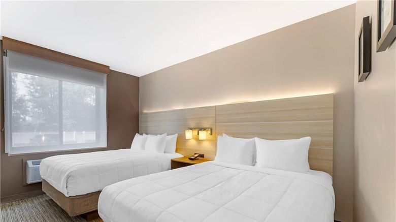 <b>Country Inn & Suites by Radisson, Staten Room</b>. Images powered by <a href="https://iceportal.shijigroup.com/" title="IcePortal" target="_blank">IcePortal</a>.