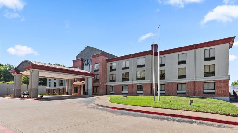 <b>Comfort Inn & Suites Tyler Lindale Exterior</b>. Images powered by <a href="https://iceportal.shijigroup.com/" title="IcePortal" target="_blank">IcePortal</a>.