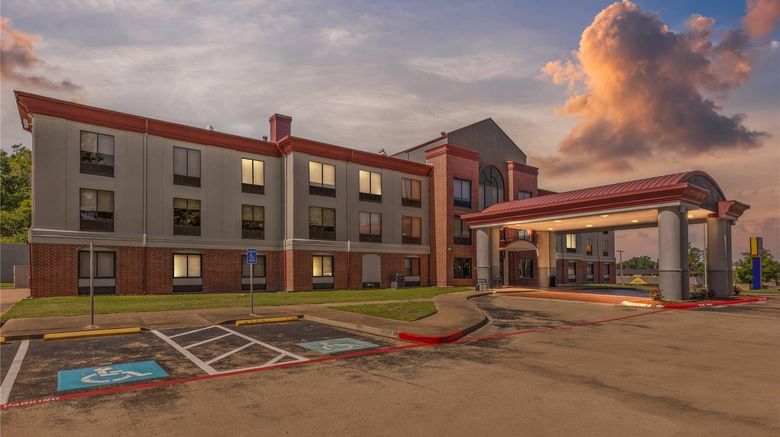 <b>Comfort Inn & Suites Tyler Lindale Exterior</b>. Images powered by <a href="https://iceportal.shijigroup.com/" title="IcePortal" target="_blank">IcePortal</a>.